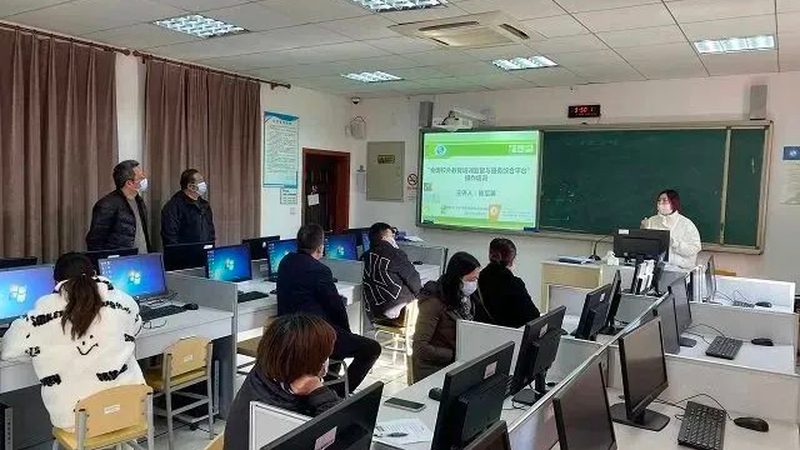 职场小白如何选择UI设计培训？优缺点全面对比