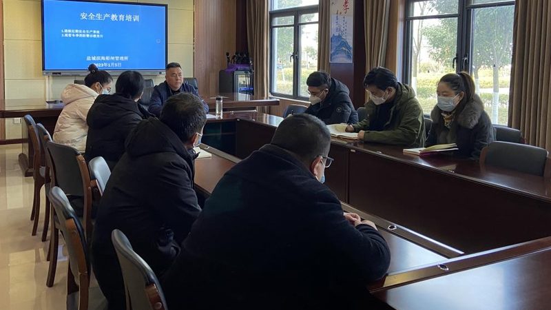 地铁与公交：培训学校选址的权衡之道