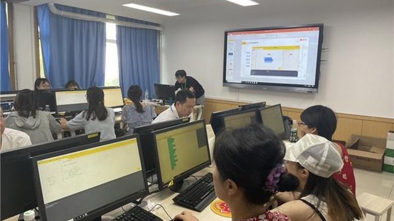 职业培训学校收费对比